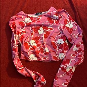 🌸3/$15 Pink and Red Floral Long Sleeve Crop Top